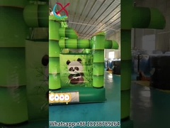 Casa hinchable con tobogán de bambú panda
