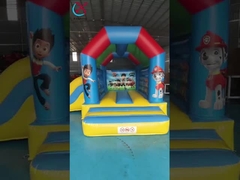 Patrulla de patas inflables saltando castillo de salto con combinación de toboganes para niños
