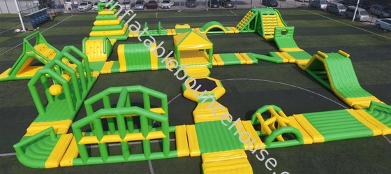 Parque acuático inflable del parque acuático del mar gigante amarillo y verde para adultos