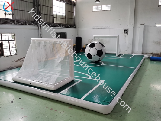 Campo de fútbol personalizado Juegos deportivos interactivos Inflables Campo de fútbol acuático