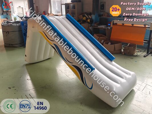 Deslizamiento de agua inflable comercial Deslizamiento flotante de yate inflable para piscina de barco